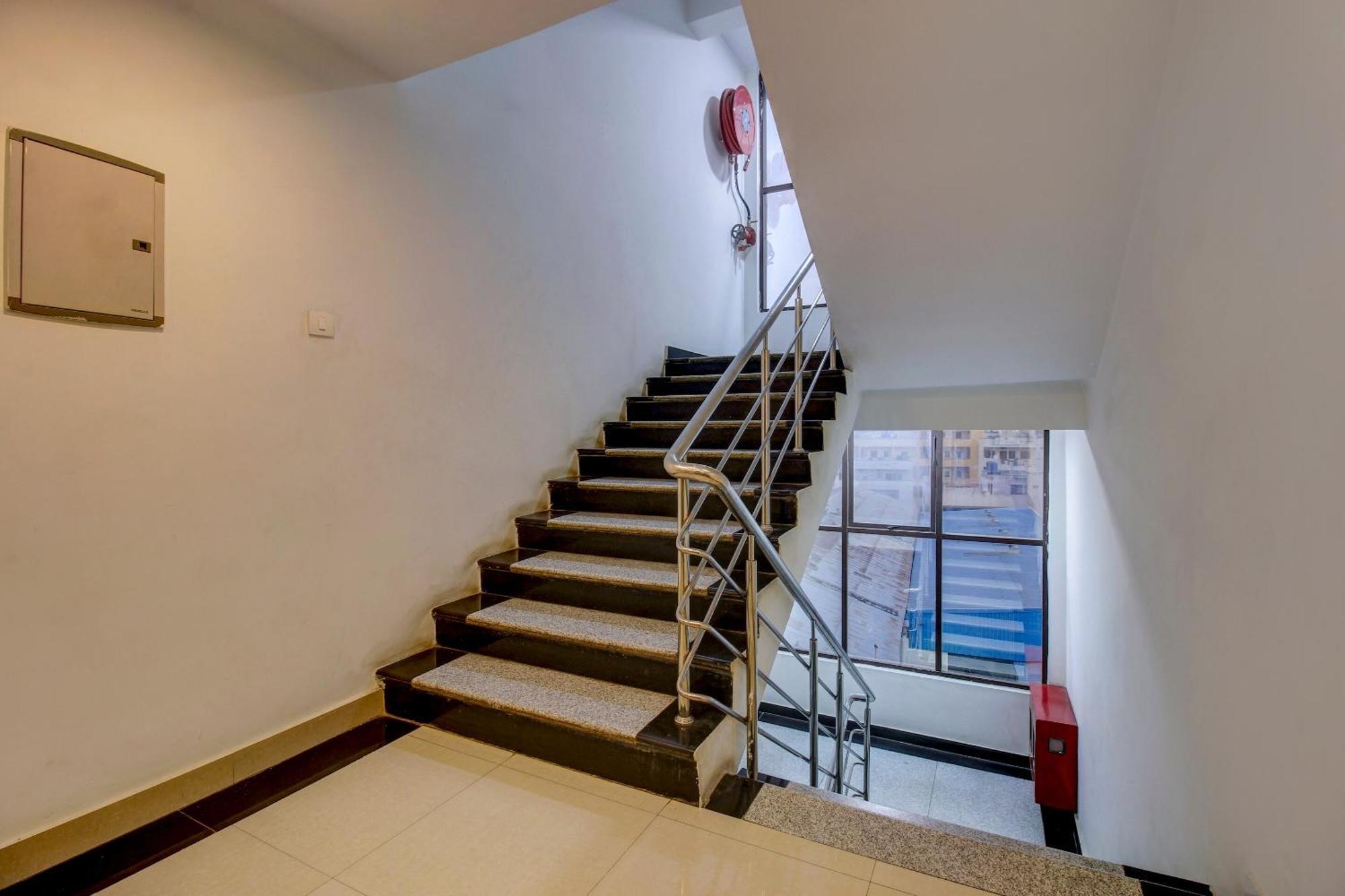 Super Townhouse Oak Lb Nagar Ramoji Hotel Haidarábád Kültér fotó